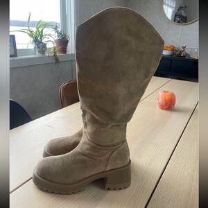 Knee high western style ladies tan boots size 40, knee high boots